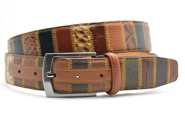 Handgemaakte exclusieve patchwork riem. Deze riem is met de hand  vervaardigd uit diverse leersoorten zoals kroko print, struisvogel print,  snake print, runderleer. Verpakt in een luxe geschenkverpakki 