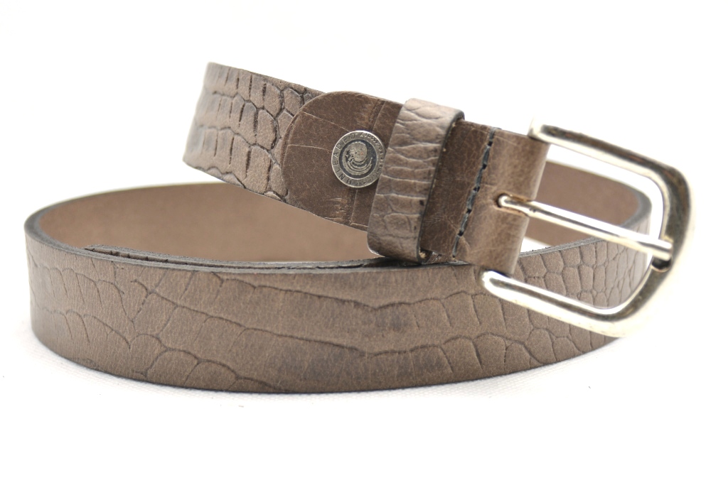 Proberen Aan boord Tahiti moderne taupe jeans riem van 3 cm breed gemaakt van mooi leder met croco print over de hele riem - Moderiemen.nl Proberen Aan boord Tahiti moderne taupe jeans riem van 3 cm breed gemaakt van mooi leder met croco print over de hele riem - Moderiemen.nl